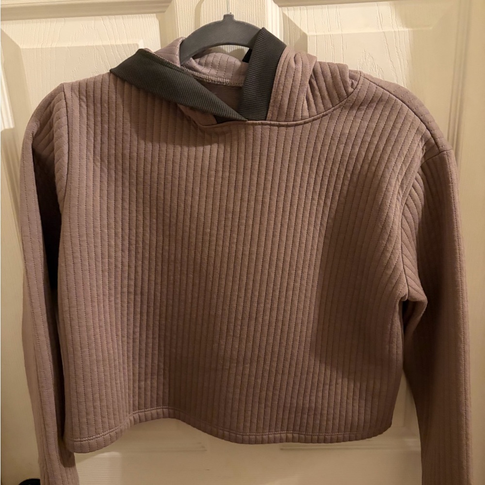NWT Olivvi cropped sweater